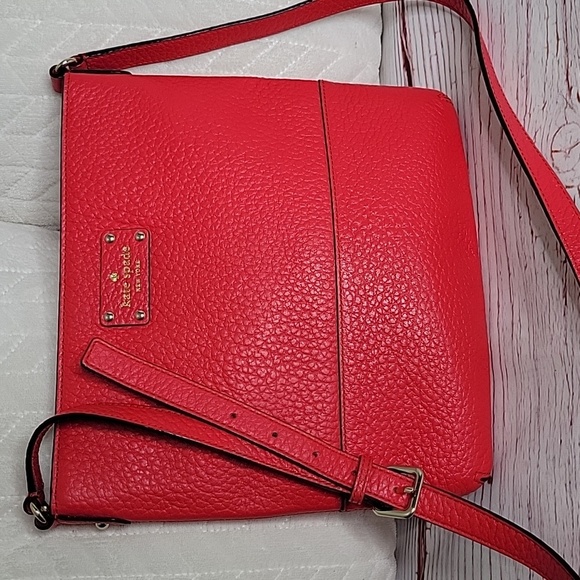 Kate Spade Bay Street CORA Cherry Red Leather Crossbody Bag - Picture 4 of 8